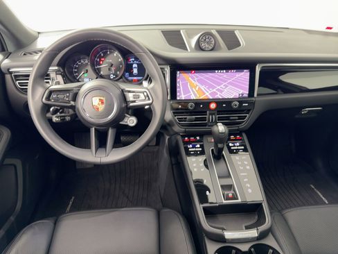 Certified 2025 Porsche Macan image 27