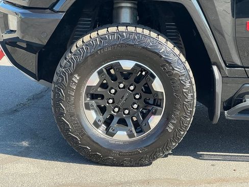 Used 2024 GMC Hummer EV 2X w/ Extreme Off-Road Package AWD/4WD image 14