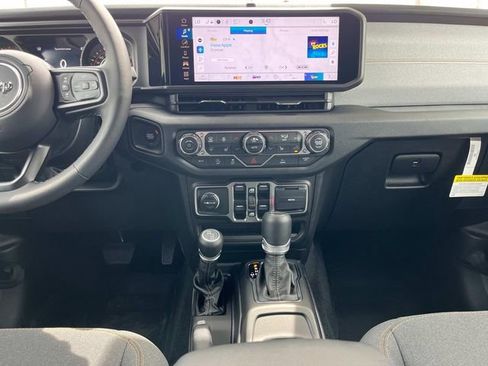 New 2025 Jeep Gladiator Sport image 5