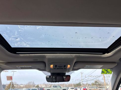 Used 2022 Toyota Highlander XLE image 12