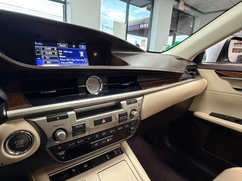 Used 2016 Lexus ES 350 w/ Luxury Package w/Wood Trim FWD image 54