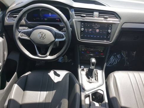 Certified 2023 Volkswagen Tiguan SE FWD image 13