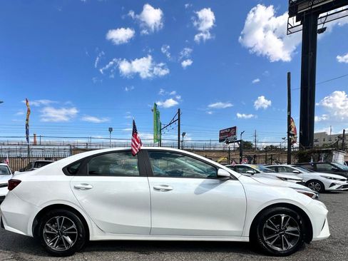 Used 2024 Kia Forte LXS FWD image 3
