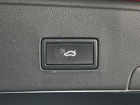 Used 2023 Volkswagen Atlas Cross Sport SE w/ Panoramic Sunroof Package image 39