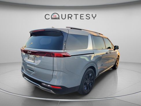 Used 2024 Kia Carnival SX Prestige FWD image 3