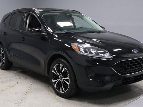 Used 2022 Ford Escape SE w/ SE Sport Appearance Package image 1
