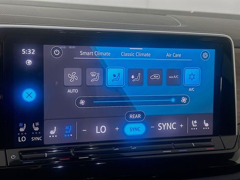 Used 2025 Volkswagen Atlas SE FWD image 23