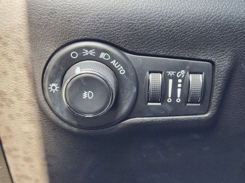 Used 2024 Jeep Compass Latitude AWD/4WD image 21