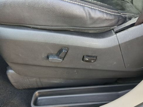 Used 2017 Dodge Grand Caravan SXT image 23