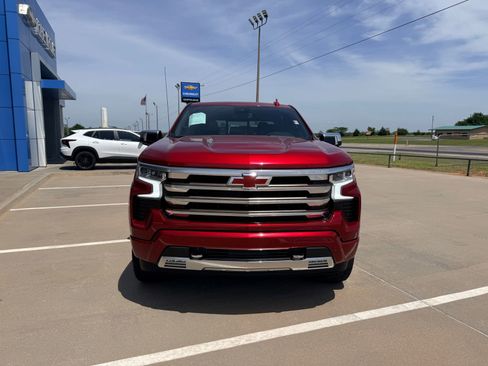 Used 2022 Chevrolet Silverado 1500 High Country w/ High Country Premium Package AWD/4WD image 3