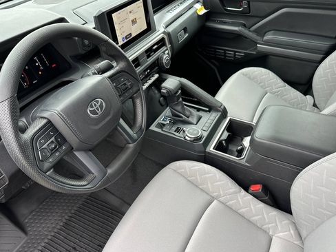 Used 2025 Toyota Tacoma SR5 AWD/4WD image 9