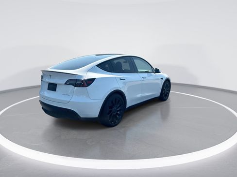 Used 2022 Tesla Model Y Performance AWD/4WD image 9