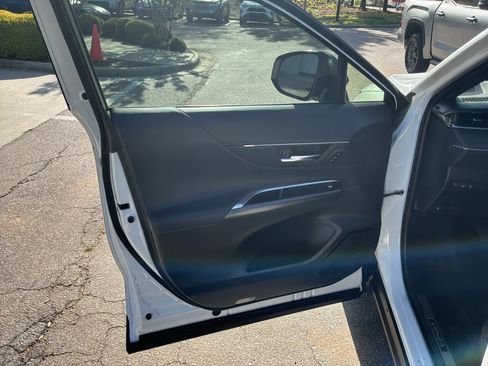 Used 2024 Toyota Venza Nightshade image 14