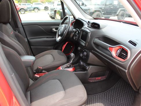 Used 2018 Jeep Renegade Trailhawk AWD/4WD image 25