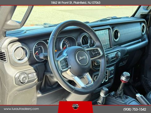 Used 2018 Jeep Wrangler Unlimited Sahara w/ Dual Top Group AWD/4WD image 22