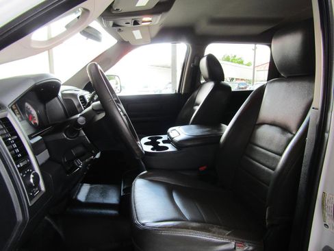 Used 2017 RAM 2500 Tradesman w/ Chrome Appearance Group RWD image 8