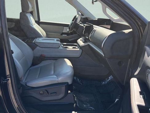 Used 2025 Ford Expedition Max Active AWD/4WD image 19