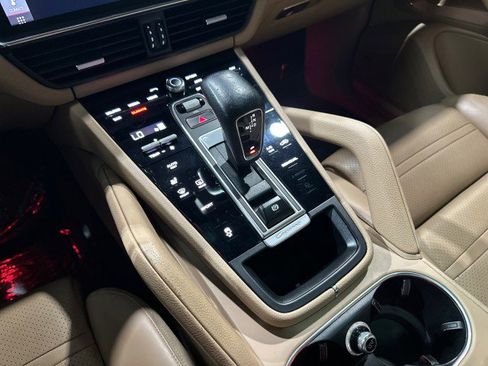 Used 2019 Porsche Cayenne AWD/4WD image 54