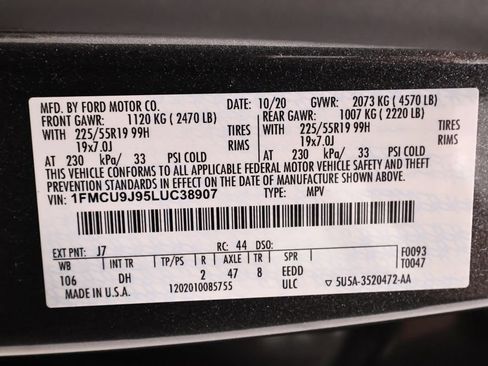 Certified 2020 Ford Escape Titanium w/ Titanium Premium Package 2.0 AWD/4WD image 47
