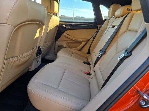 Used 2025 Porsche Macan image 32