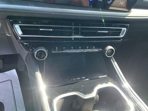 New 2026 Chevrolet Traverse LT w/ Sun and Wheel Package FWD image 26
