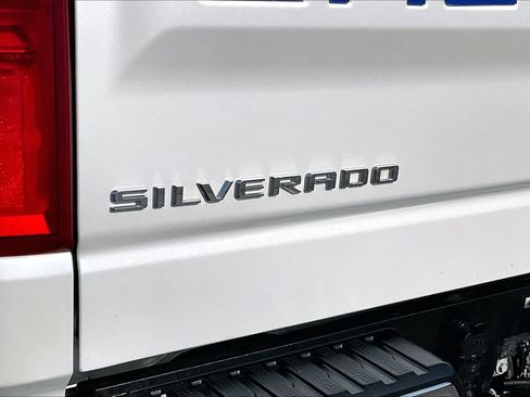 Used 2022 Chevrolet Silverado 1500 LTZ AWD/4WD image 10