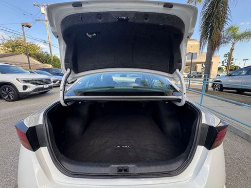 Used 2025 Nissan Altima 2.5 SV image 32