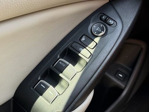 Used 2018 Honda Accord Touring image 19