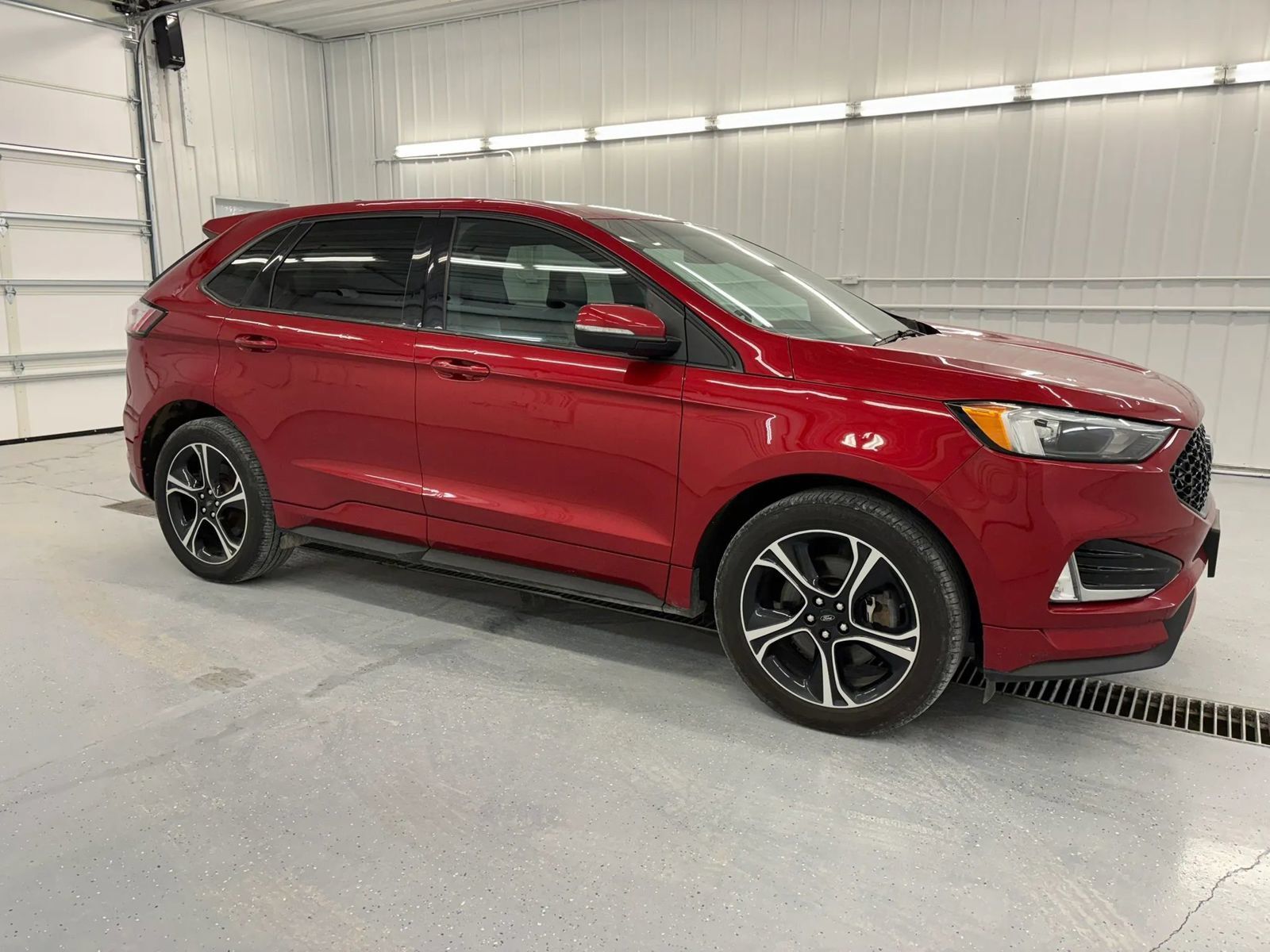 Used 2020 Ford Edge ST w/ Cold Weather Package AWD/4WD image 1