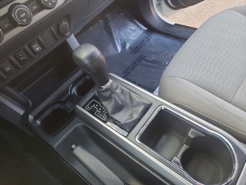 Certified 2019 Toyota Tacoma SR5 AWD/4WD image 20