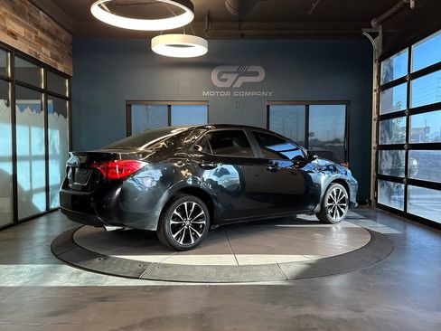 Used 2017 Toyota Corolla SE w/ Carpet Mat Package (TMS) FWD image 3
