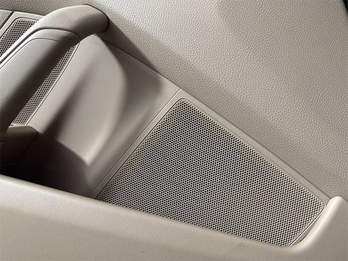 Certified 2023 Porsche 911 Carrera image 34