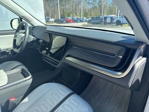 Used 2024 Rivian R1S Adventure image 33