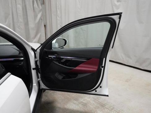 Used 2026 BMW i5 eDrive40 AWD/4WD image 29