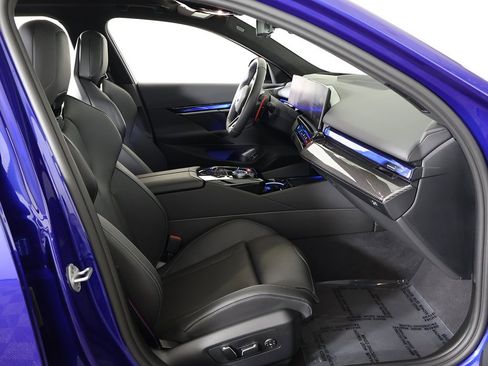 Used 2025 BMW M5 Touring image 37