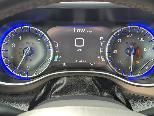 Used 2017 Chrysler Pacifica Touring-L Plus w/ Tire & Wheel Group FWD image 11
