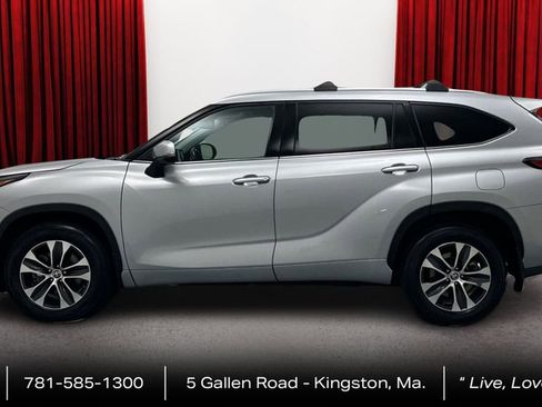 Used 2022 Toyota Highlander XLE AWD/4WD image 8
