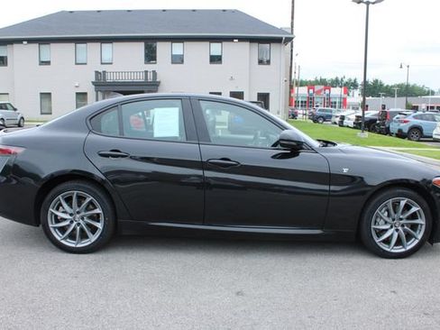 Used 2024 Alfa Romeo Giulia Ti AWD/4WD image 6