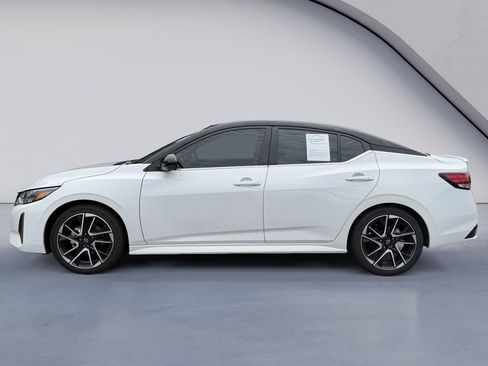 Used 2024 Nissan Sentra SR w/ SR Premium Package FWD image 2