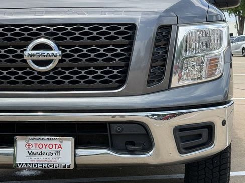 Used 2019 Nissan Titan SV w/ SV Convenience Package AWD/4WD image 9