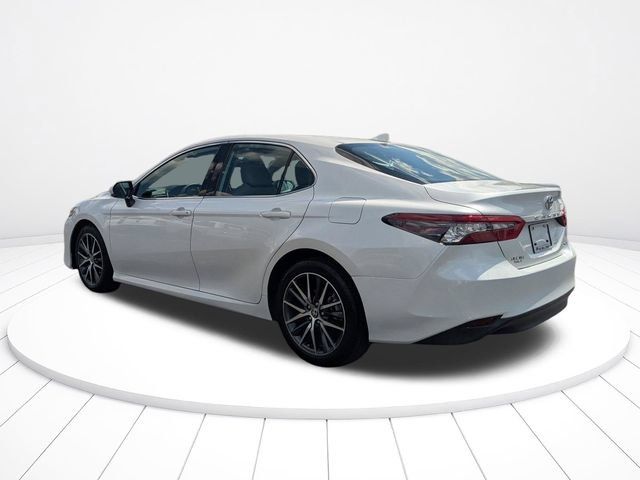 Used 2023 Toyota Camry XLE FWD image 5