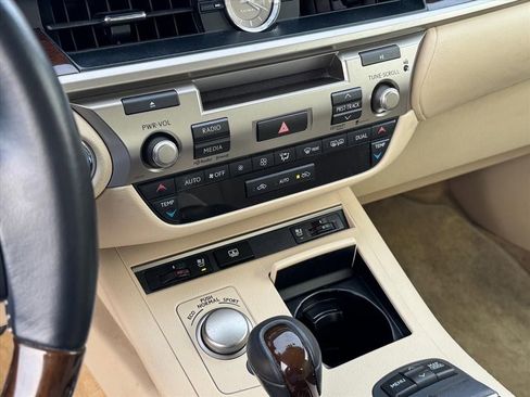 Used 2013 Lexus ES 350 w/ Luxury Pkg image 23