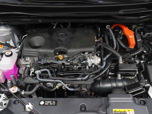 Used 2025 Toyota Sienna XSE AWD/4WD image 32