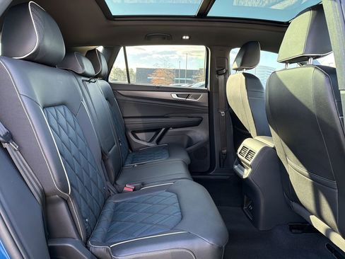 Used 2025 Volkswagen Atlas Cross Sport SEL Premium R-Line image 17