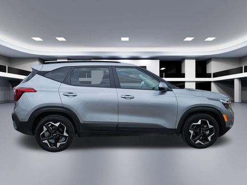 Certified 2025 Kia Seltos S FWD image 6