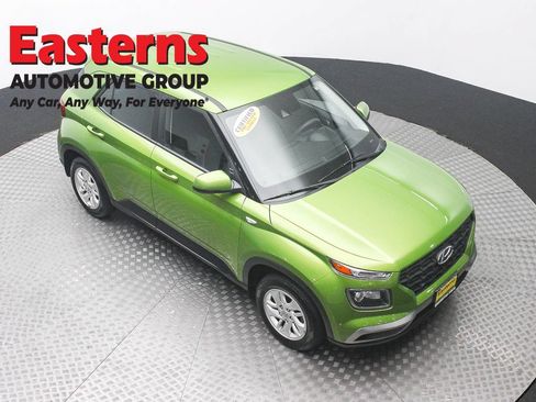 Used 2022 Hyundai Venue SE FWD image 4