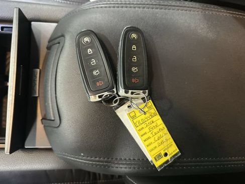 Used 2016 Ford Taurus SEL w/ Equipment Group 201A FWD image 33