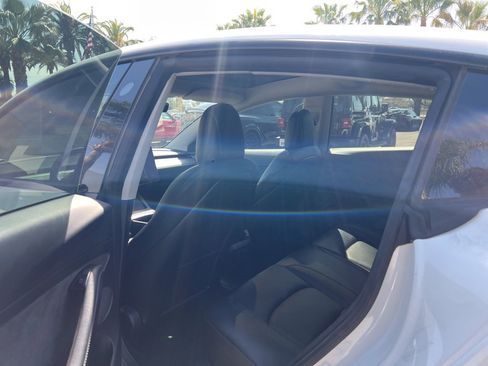 Used 2022 Tesla Model 3 Long Range image 11