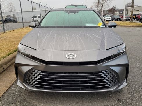 Used 2025 Toyota Camry XLE image 2