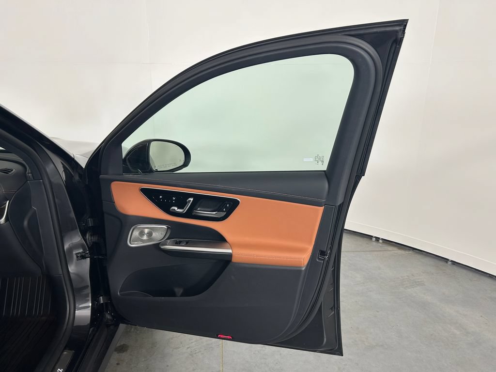 Used 2025 Mercedes-Benz GLC 350e 4MATIC image 24